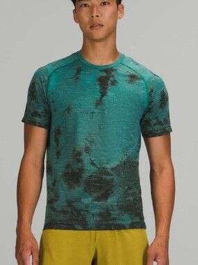 Lululemon Metal Vent shirt size M